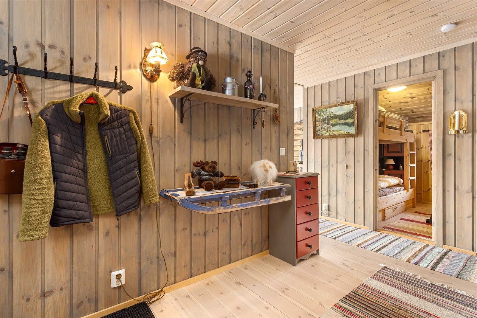 En hyggelig velkomst inn i den åpne og romslige entréen. Galleribilde