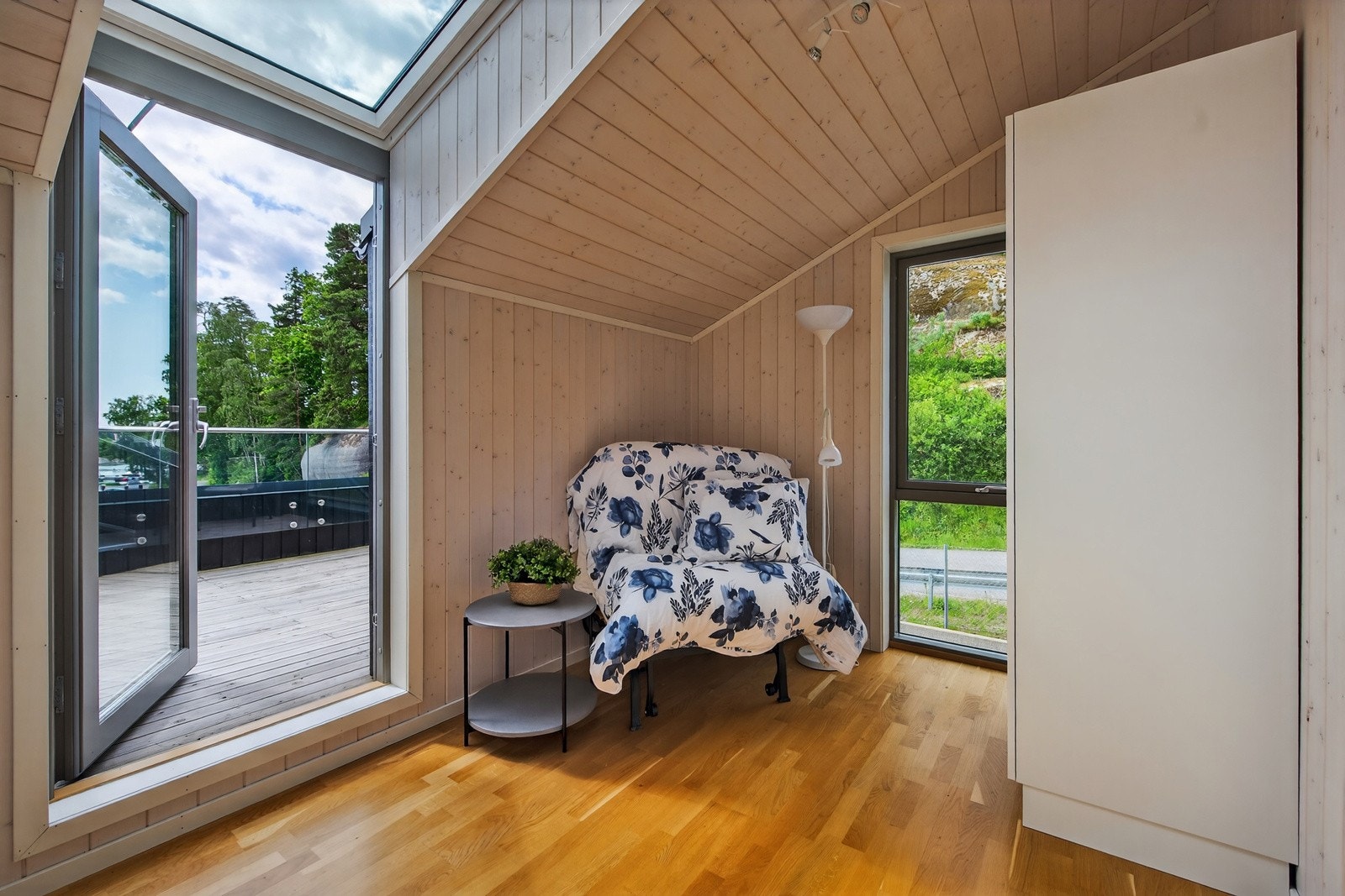 Soverom nr 3 med utgang til takterrasse Galleribilde
