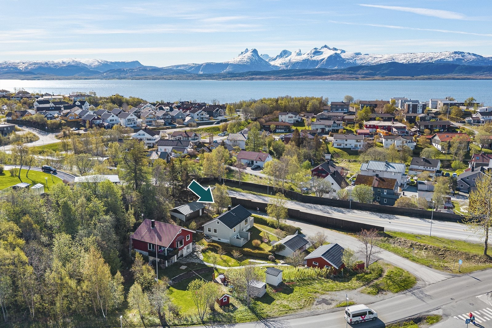 Kort vei til skoler, barnehage, busstopp og marka. Galleribilde