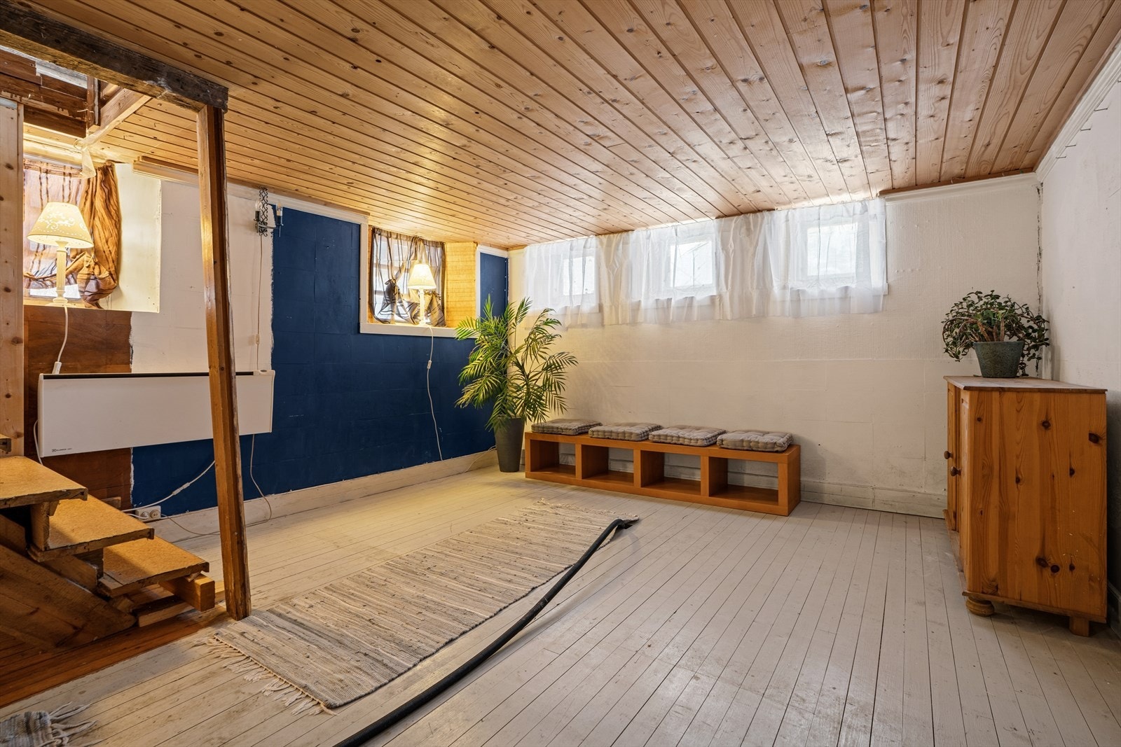 Gang i kjelleretasjen. Galleribilde