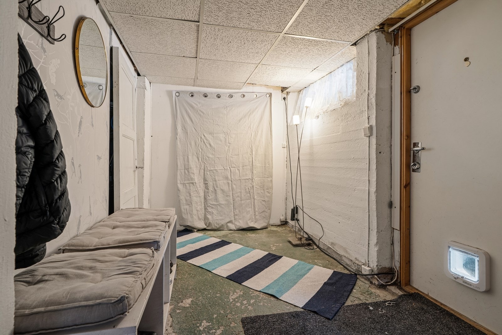 Gang i kjelleretasjen. Galleribilde