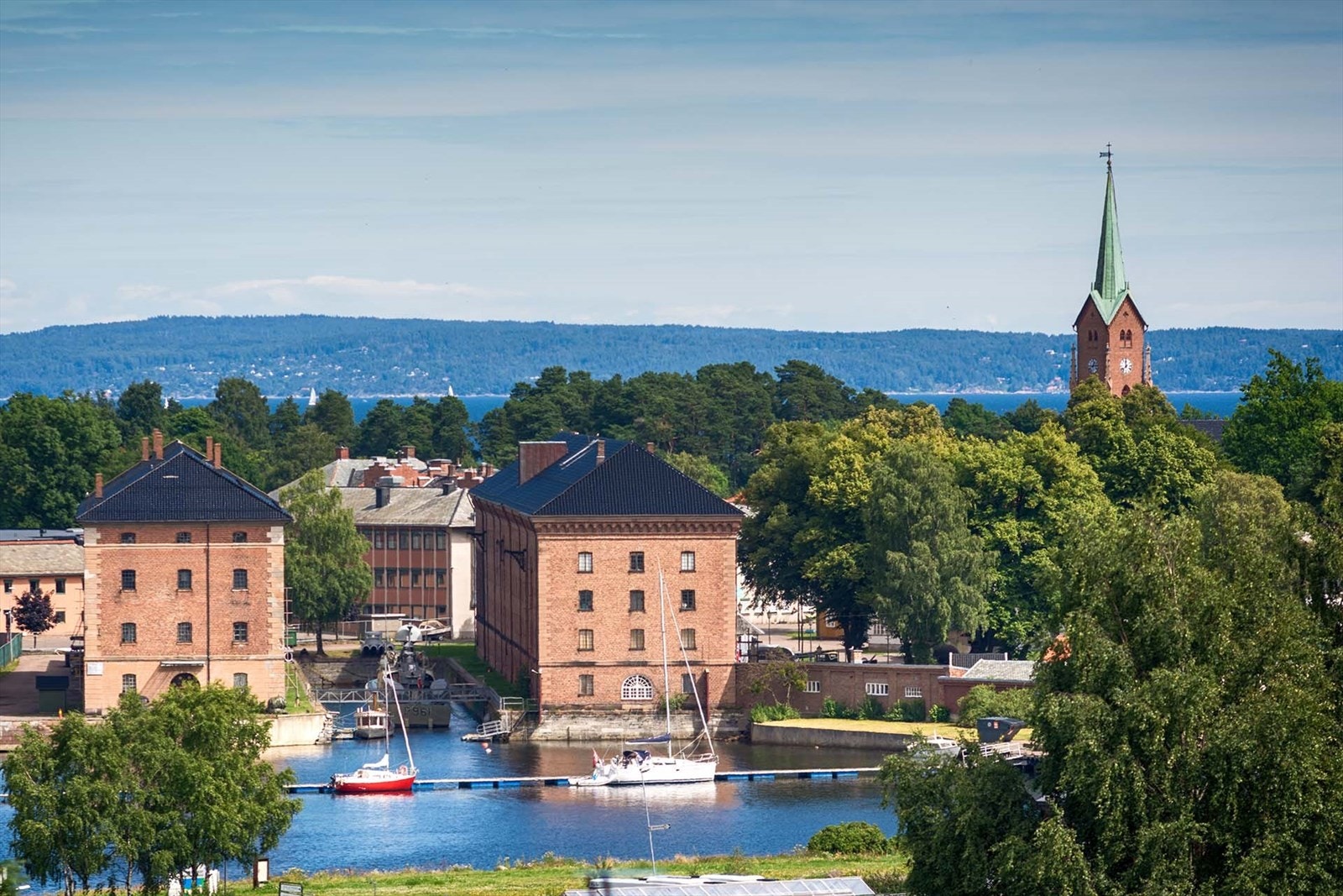 Kort gangvei til historiske Karljohansvern med kultur, friareal og badeplasser. Galleribilde