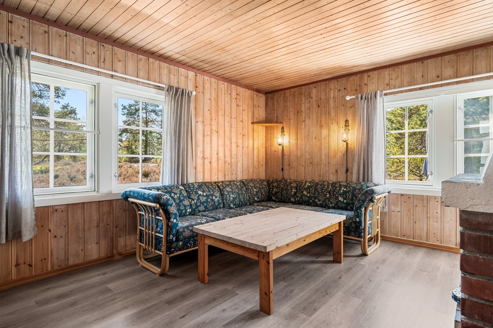 Store vindusflater med isolerglass fra 2023 slipper naturen inn. Galleribilde
