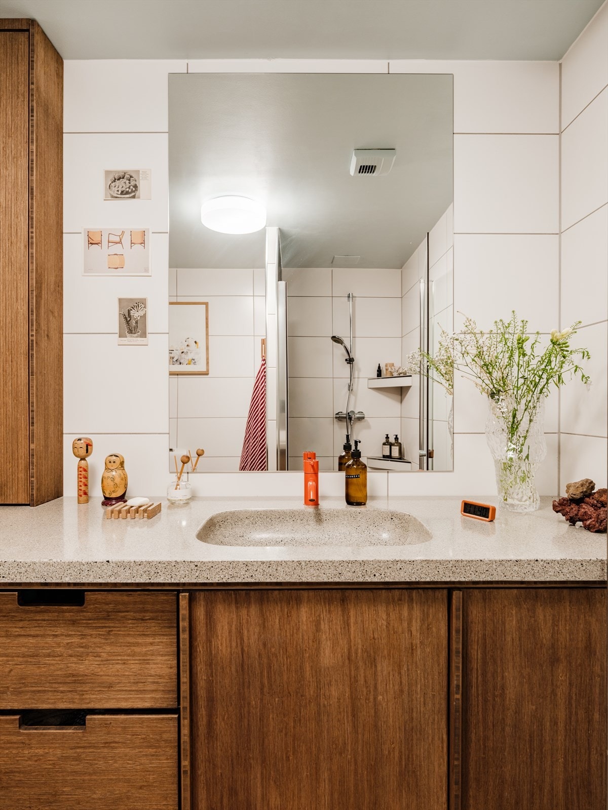 I 2024 ble det satt inn nytt baderomsmøbel, benk med vask, blandebatteri og dusjfoliering Galleribilde
