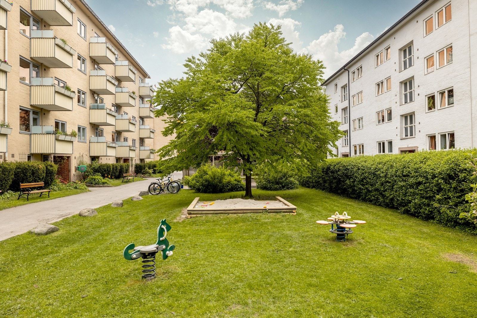 I området finner du flotte parker og grøntområder som Botanisk hage, nye Tøyenbadet, hyggelige kaféer samt svært gode kollektivforbindelser Galleribilde