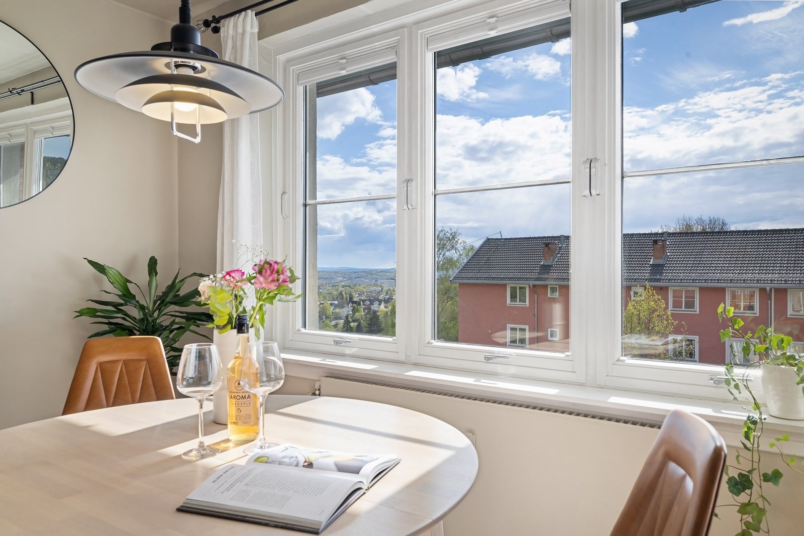 Fin utsikt fra middagsbordet Galleribilde