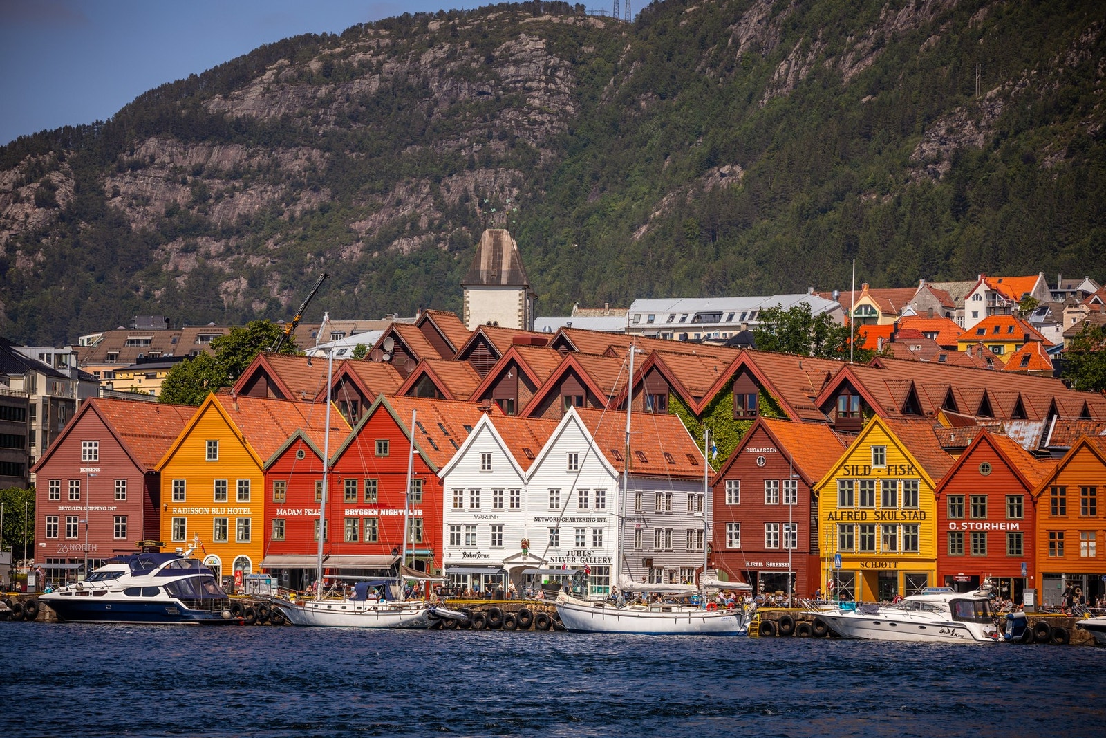 Bryggen ligger få minutters gange unna Galleribilde