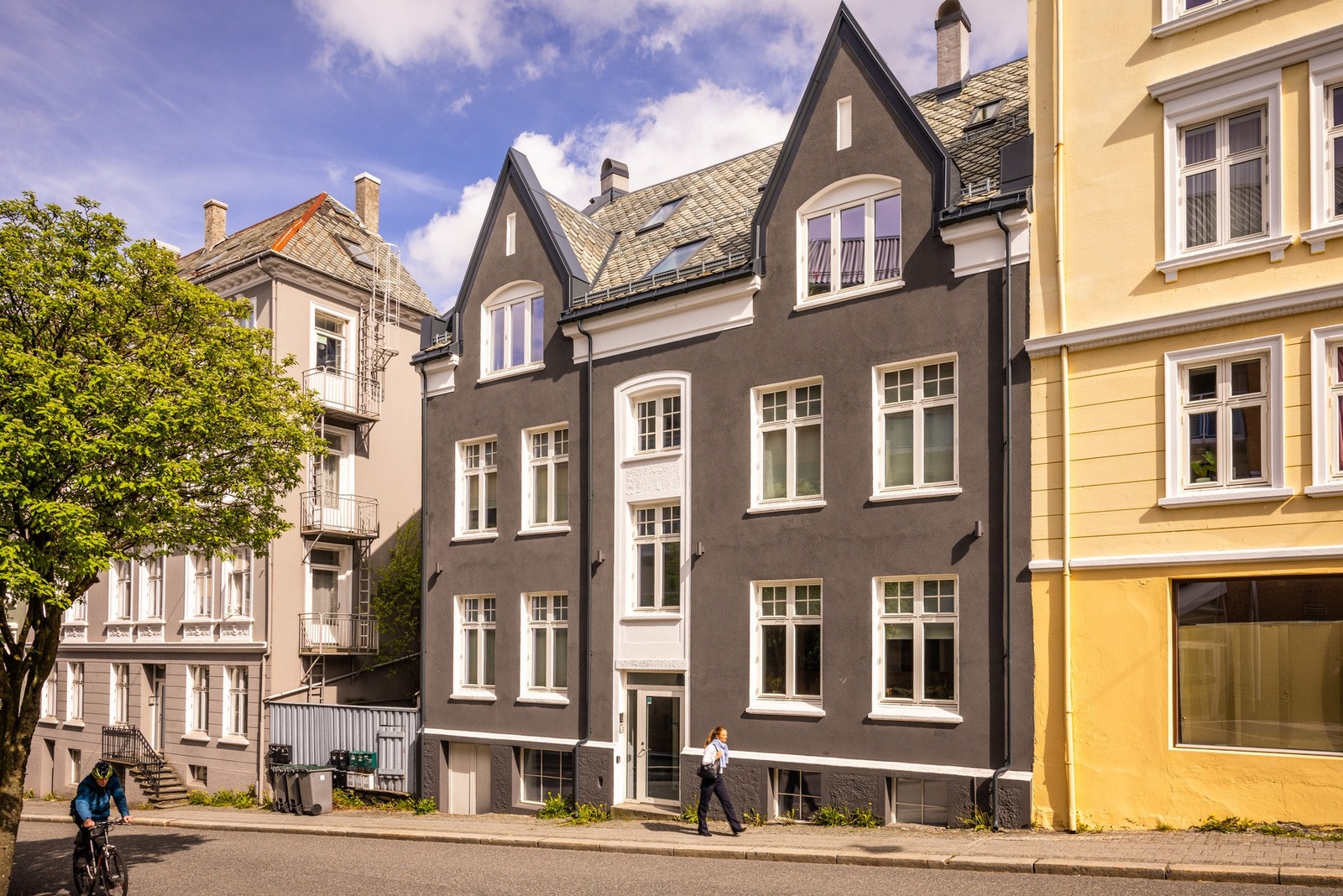 Bygget er omfattende rehabilitert med blant annet nytt tak i 2023 Galleribilde