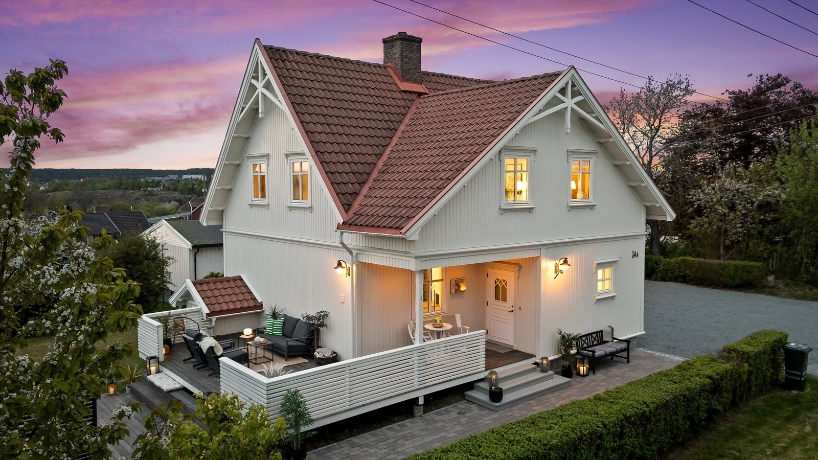DNB Eiendom v/Michael A. Meyer (Tlf. 48062870) ønsker deg velkommen til Strømsvei 14A - en sjarmerende enebolig med ypperlig beliggenhet på Torp. Galleribilde