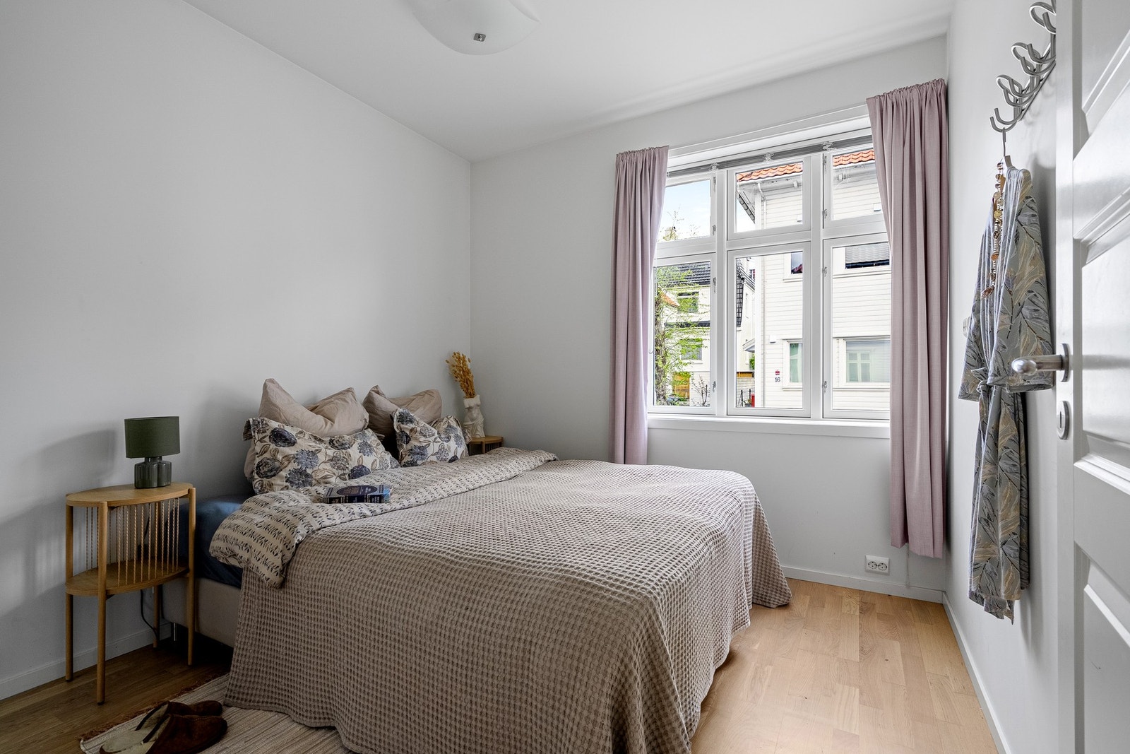 Hovedsoverom med god plass til dobbeltseng og garderobe. Galleribilde