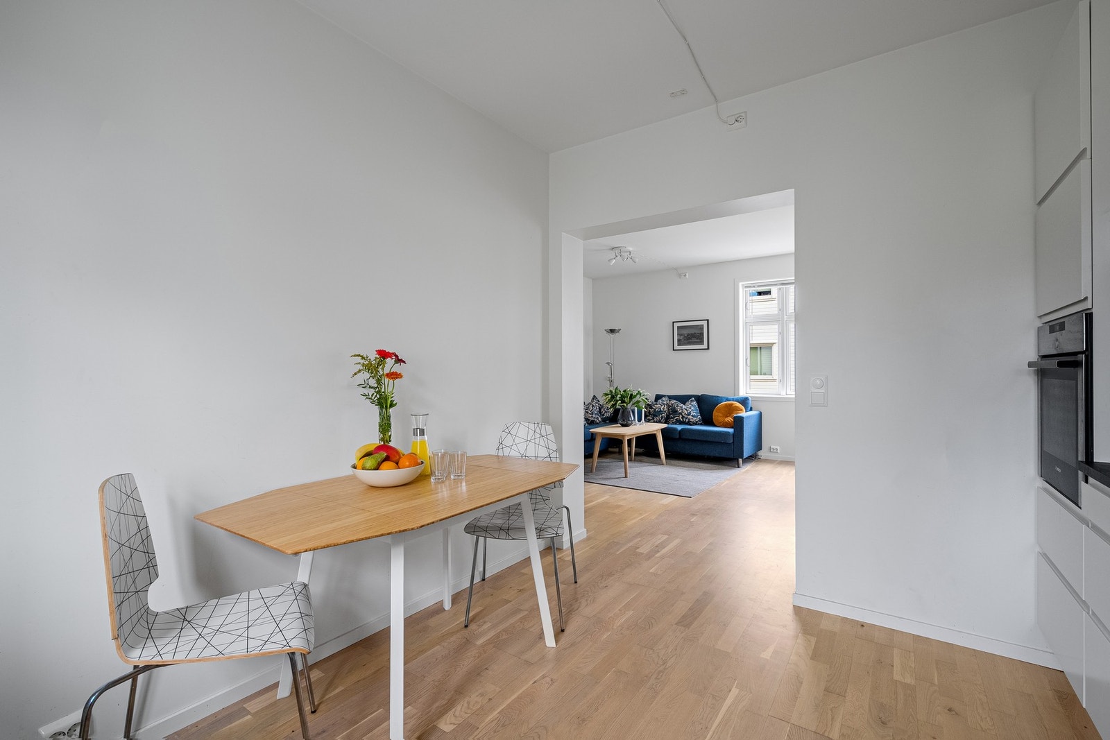 Fin plass til spisebord og sosiale sammenkomster. Galleribilde