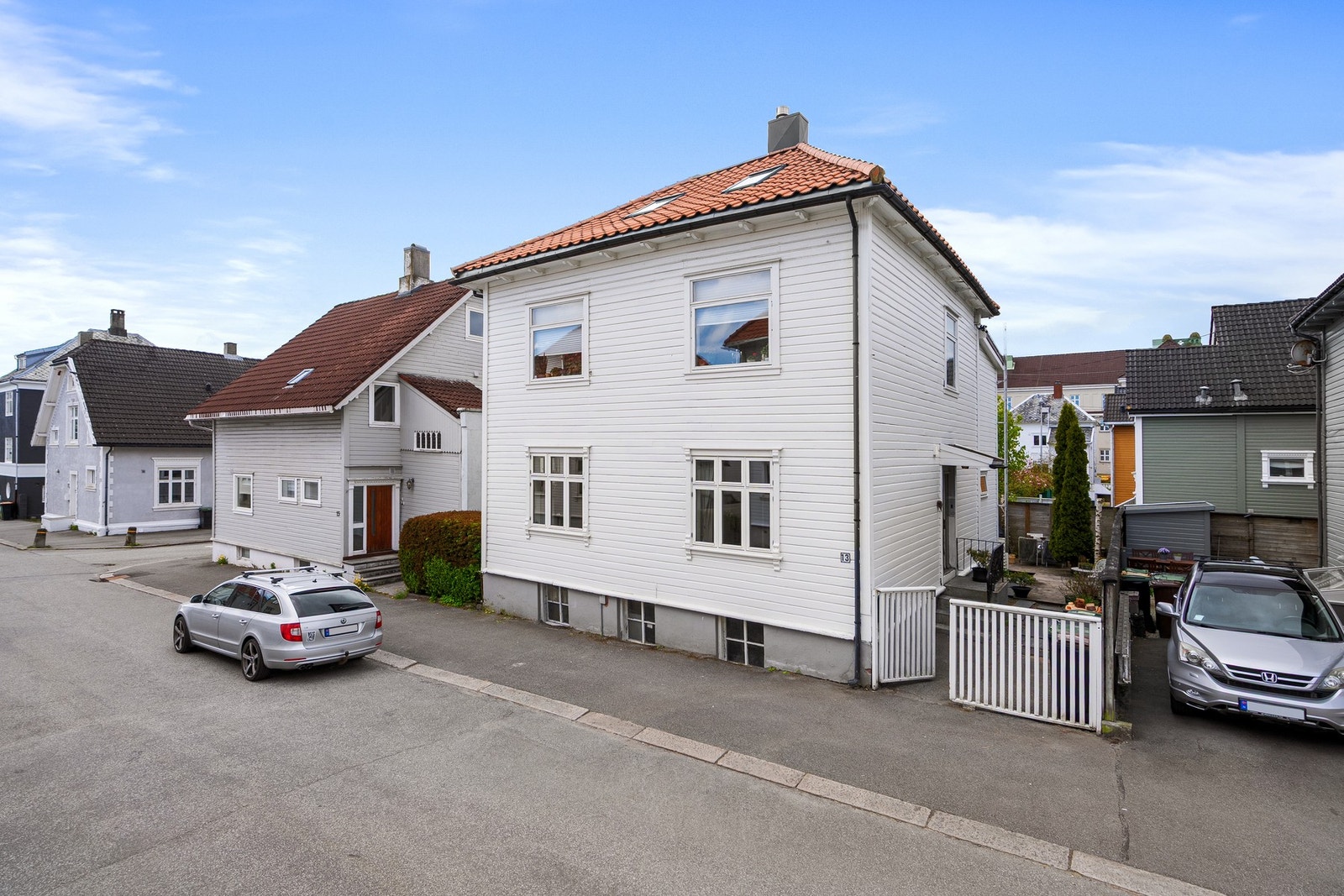 Klassisk tomannsbolig med flott fasade og sjarmfull karakter. Galleribilde
