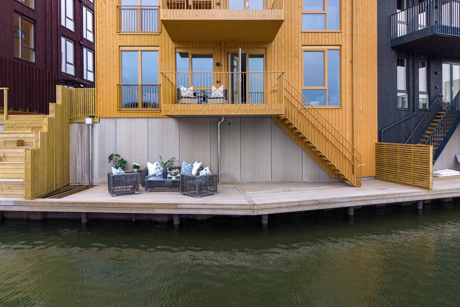 Det skal plantes strå/siv på bryggen Galleribilde