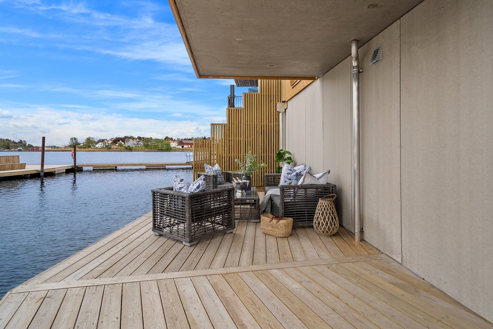 Herlig brygge som bare er din - Her setter du deg i kajakken og nyter en dag på sjøen Galleribilde