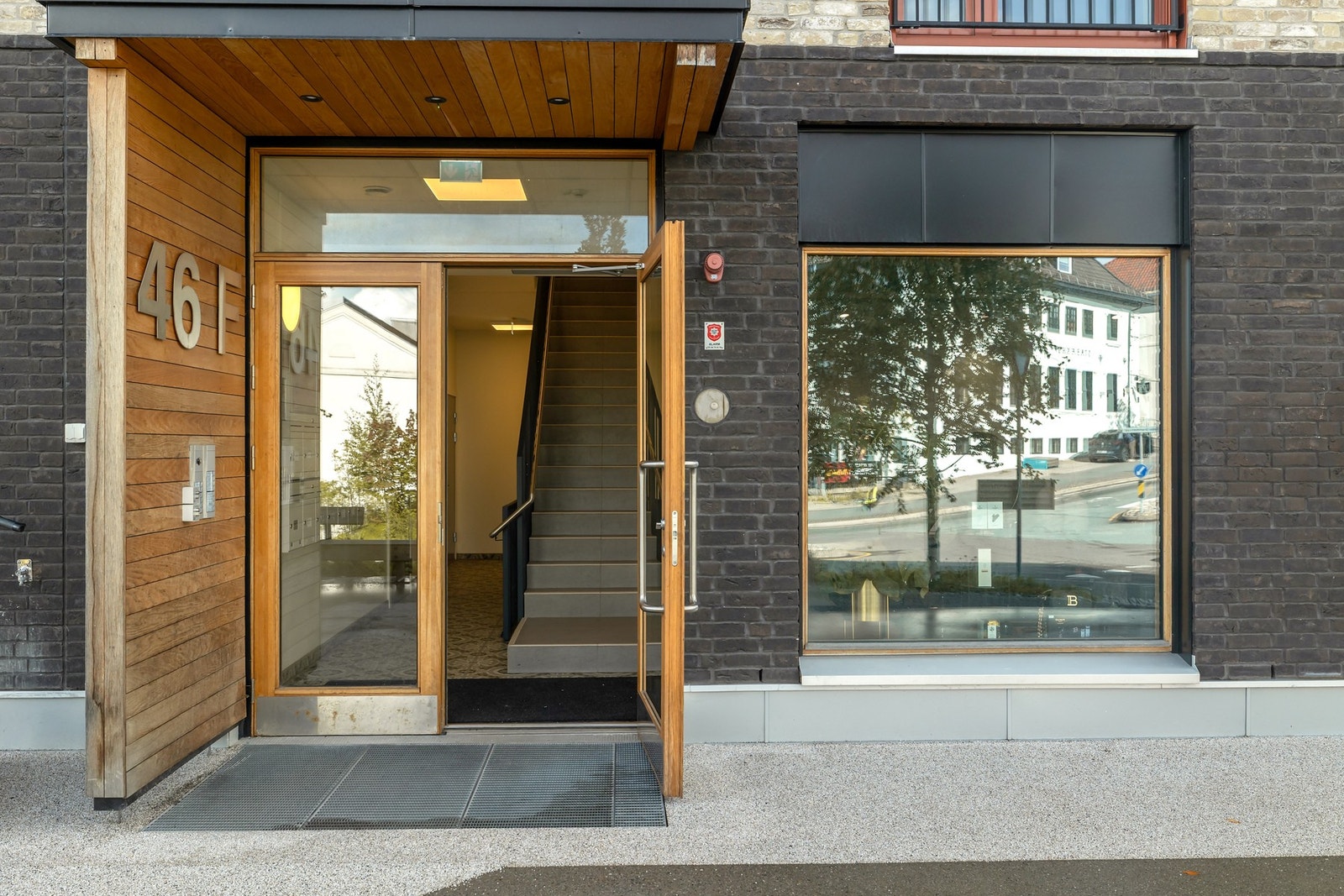Inngangsparti. Galleribilde