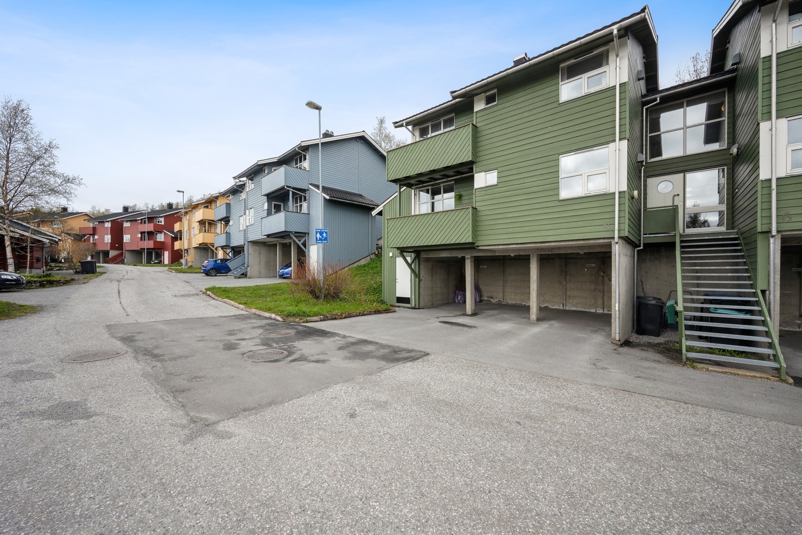 Leiligheten ligger i et etablert og rolig boligområde. Galleribilde