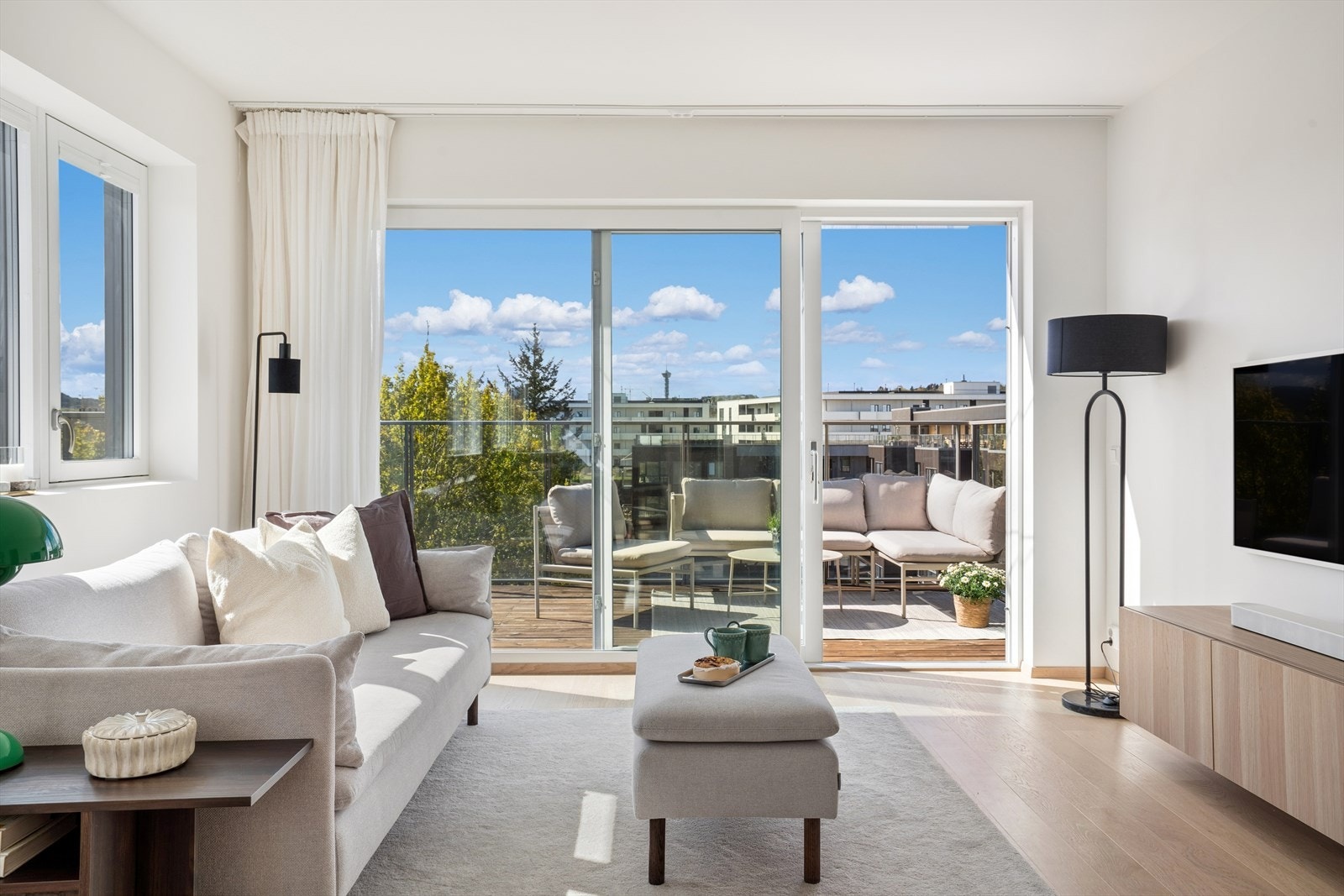 I toppetasjen er det ingen gjenboere og man har fri sikt mot bl.a Tyholttårnet Galleribilde