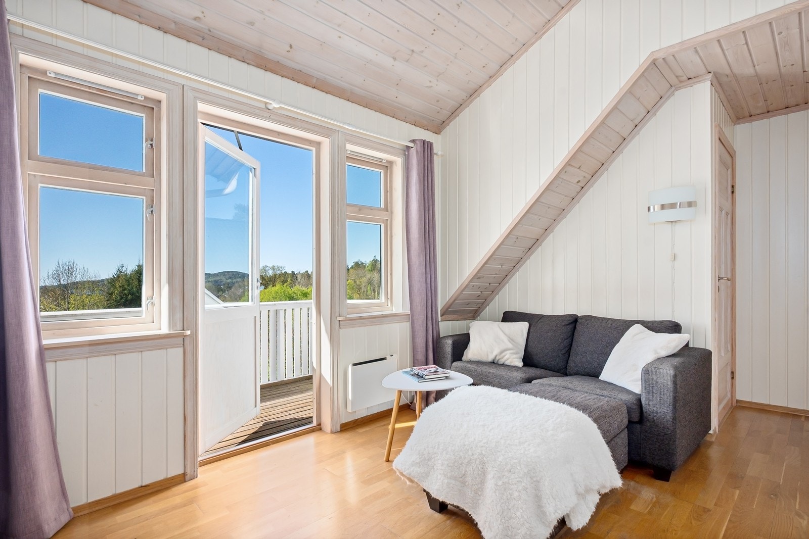 Rommet egner seg godt enten man ønsker et sted for alenetid eller familietid. Galleribilde