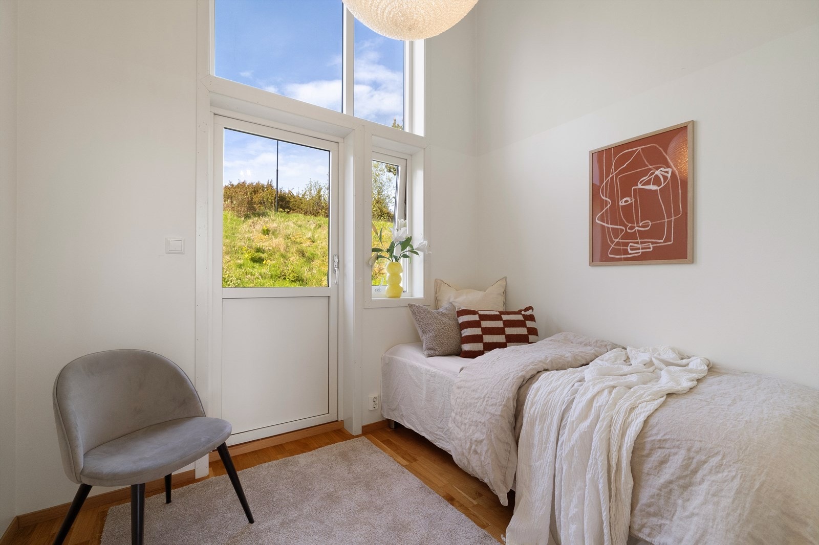 Her er god plass til både seng og garderobe. Galleribilde