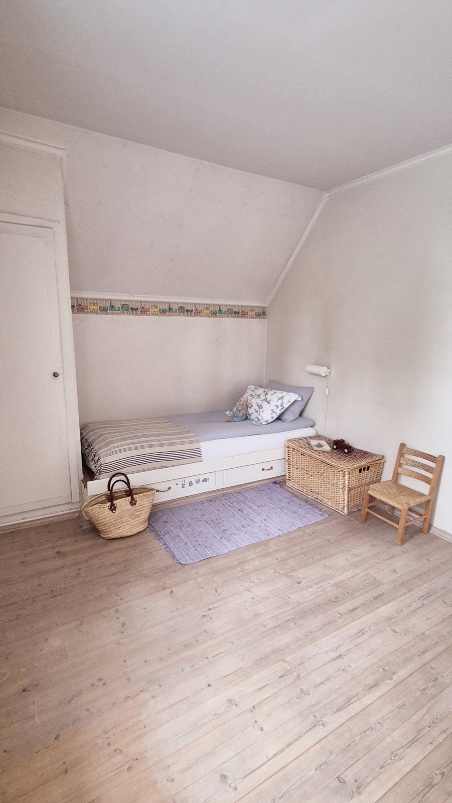 Plass til barneseng og lekekrok gir fleksibilitet for familiens behov. Galleribilde