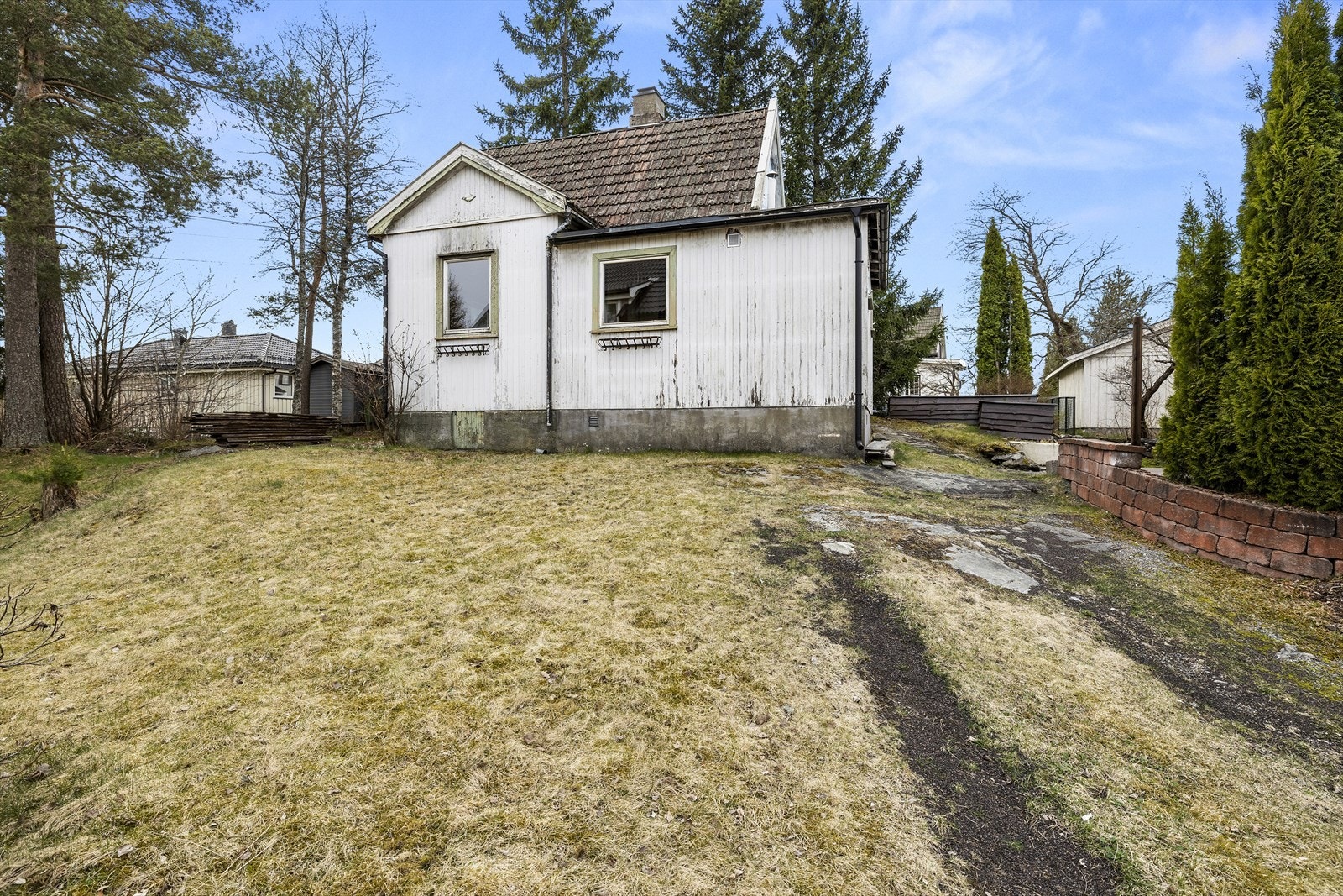 Eiendommen inkluderer en garasje på 18 m². Galleribilde