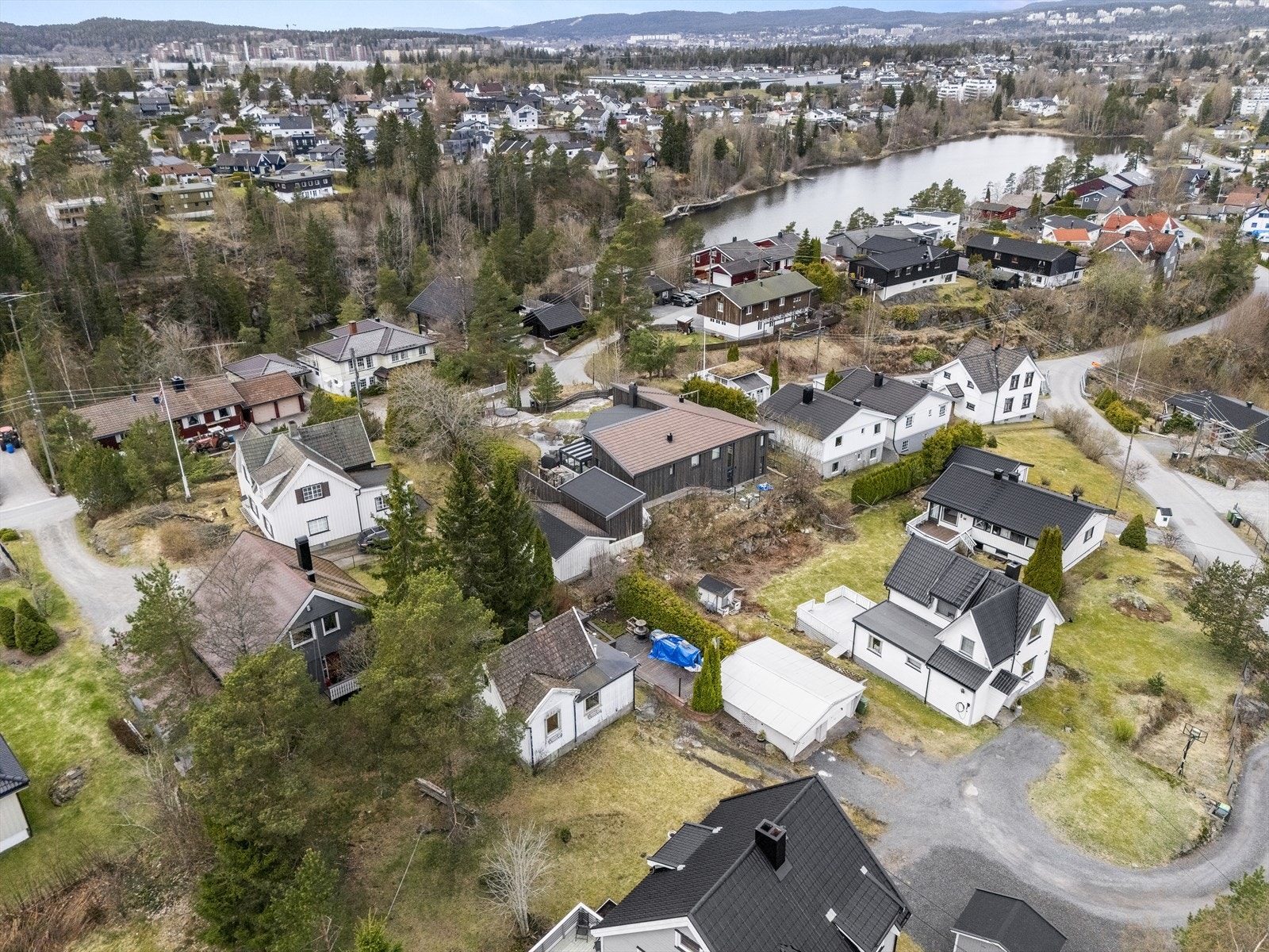 Nærhet til Fjellhamardammen, Langvannet og flotte turmuligheter i Østmarka, sommer som vinter. Galleribilde