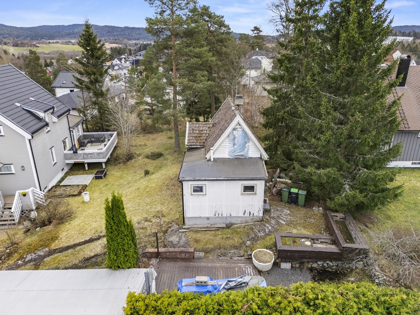 Tomten på 541 m² gir rikelig med muligheter for å utforme en privat hage med gode solforhold. Galleribilde