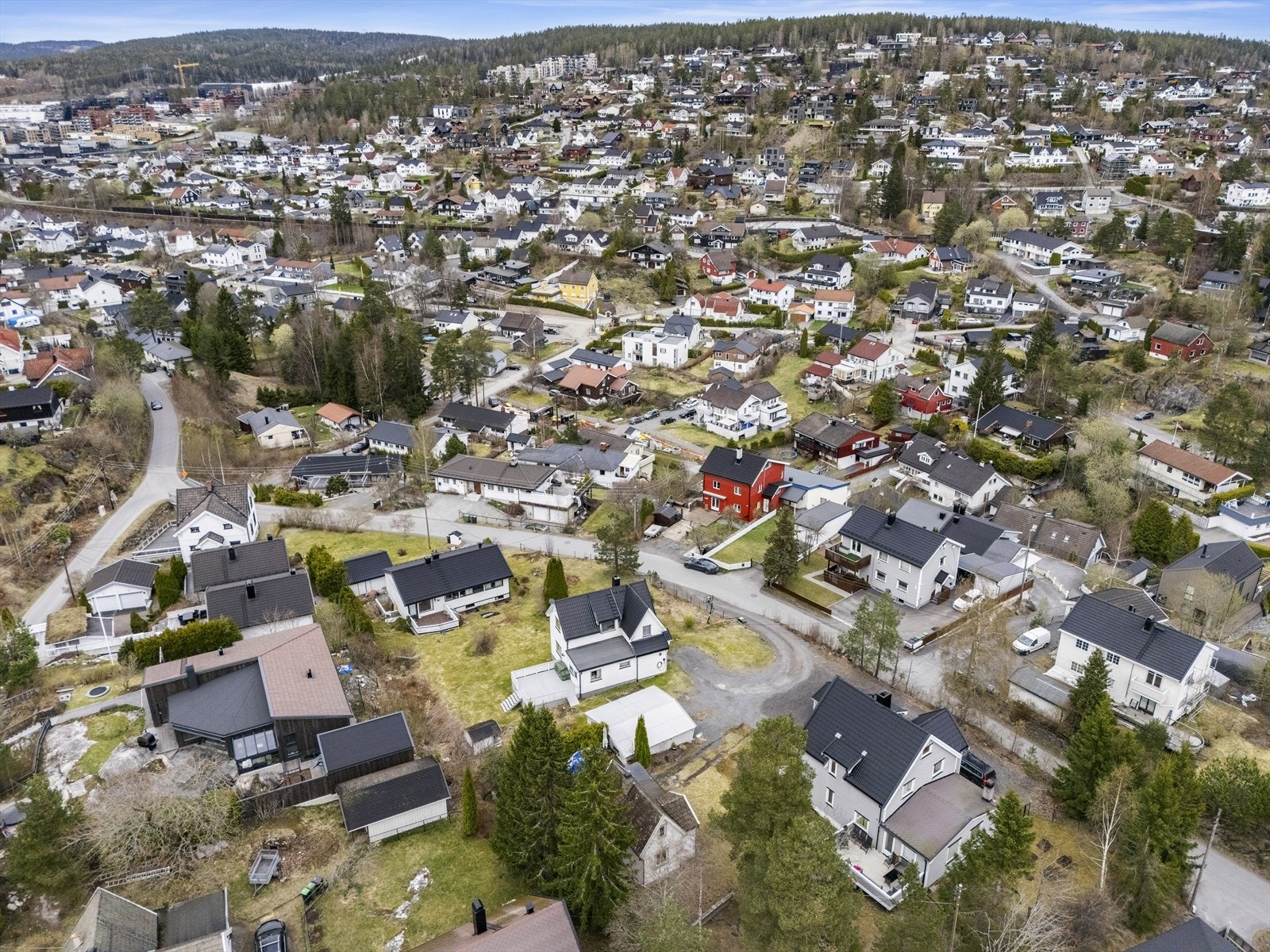Området er veletablert og populært, med en god blanding av eneboliger og grøntområder. Galleribilde