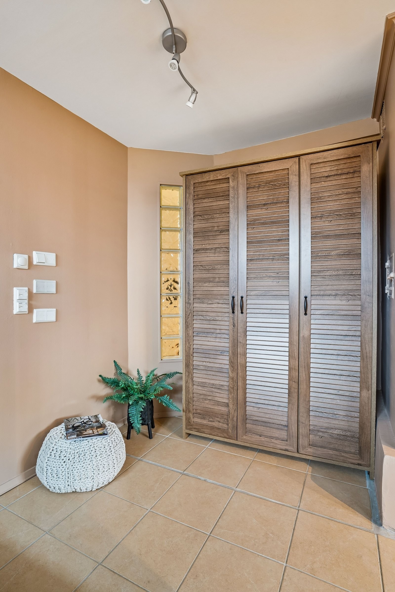 Garderobe på stort soverom Galleribilde