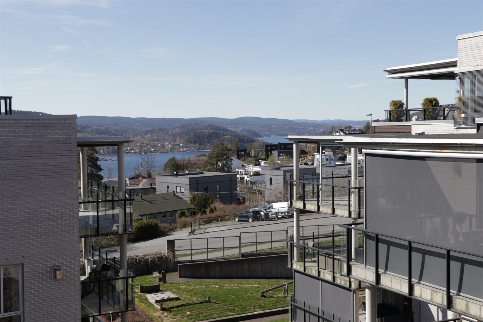 Utsikt fra balkong i retning nordvest Galleribilde