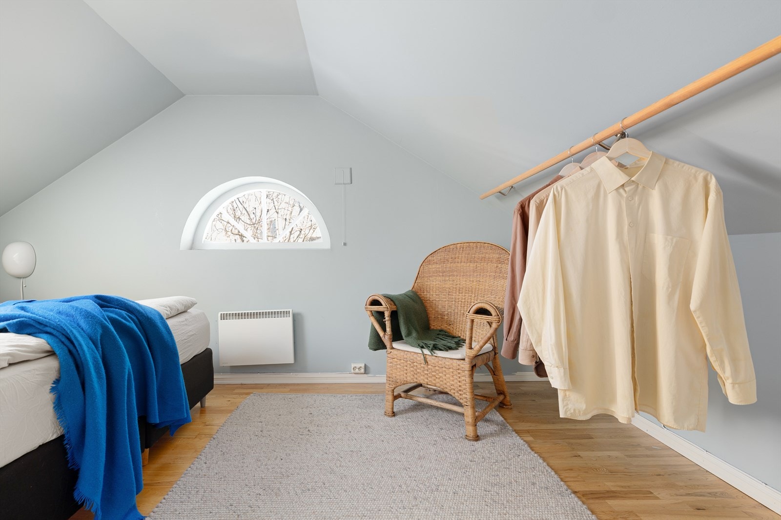 Langs kneveggen er det svært gode lagringsmuligheter. Galleribilde