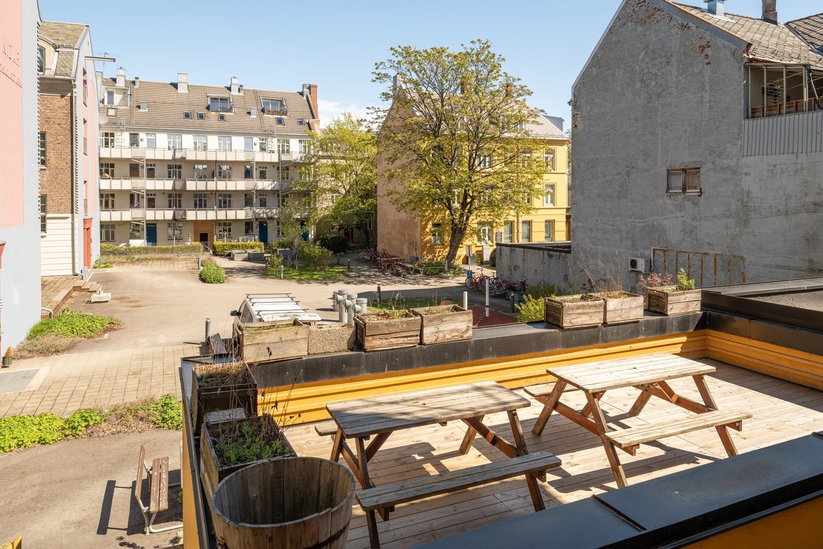 I byggets 2. etasje finner man en trivelig felles terrasse som disponeres av borettslagets beboere. Galleribilde