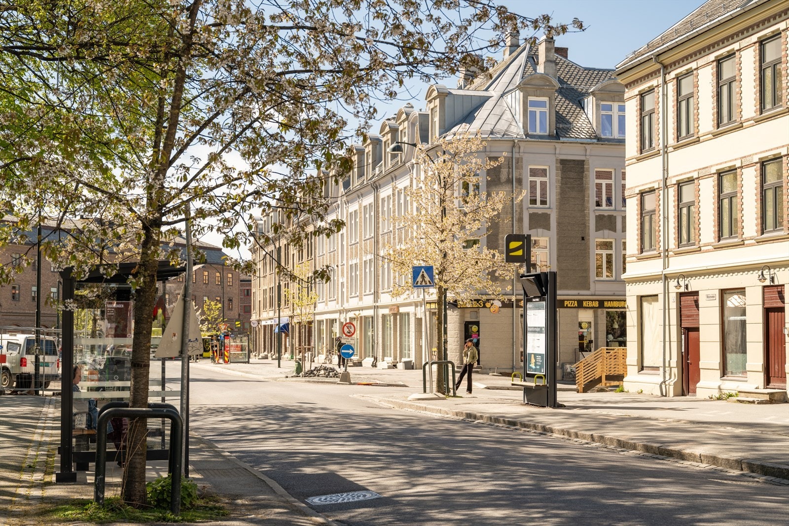 Like ved leiligheten finner du Buran busstopp med hele 13 ulike ruter. Det er også kun 5 minutters gange til Lademoen togstasjon med direktetog til Værnes lufthavn. Galleribilde