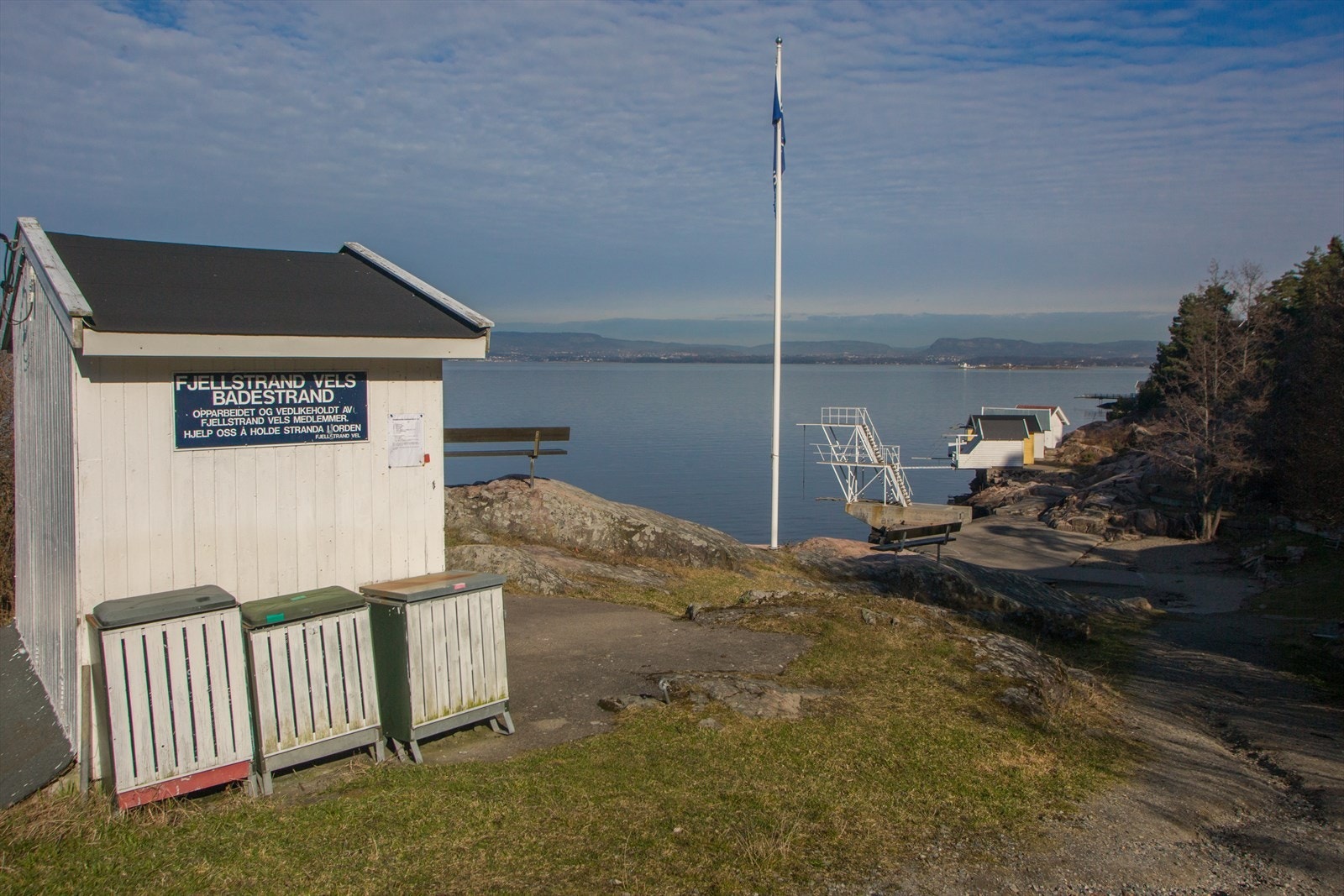 Fjellstrand har en populær badestrand. Galleribilde