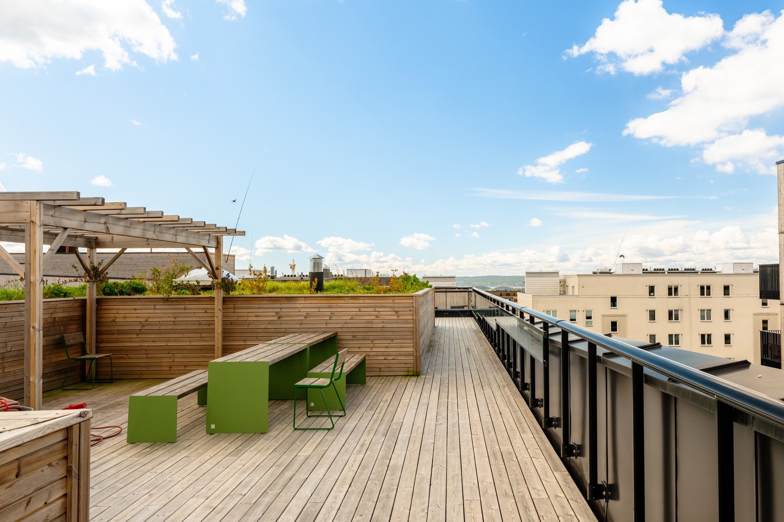 Til glede for beboerne er det også tilgang til en flott, felles takterrasse med nydelig utsikt over byen. Galleribilde