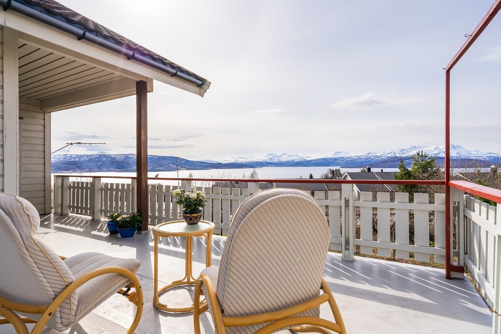 Romslig terrasse med fantastisk utsikt! Galleribilde