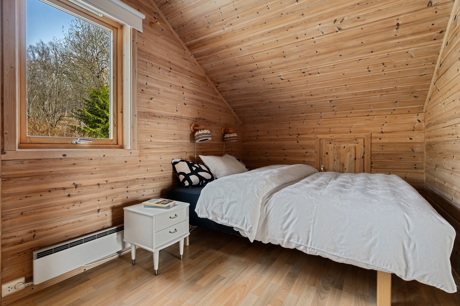 Soverom. (Loft er innredet uten byggesøknad). Galleribilde