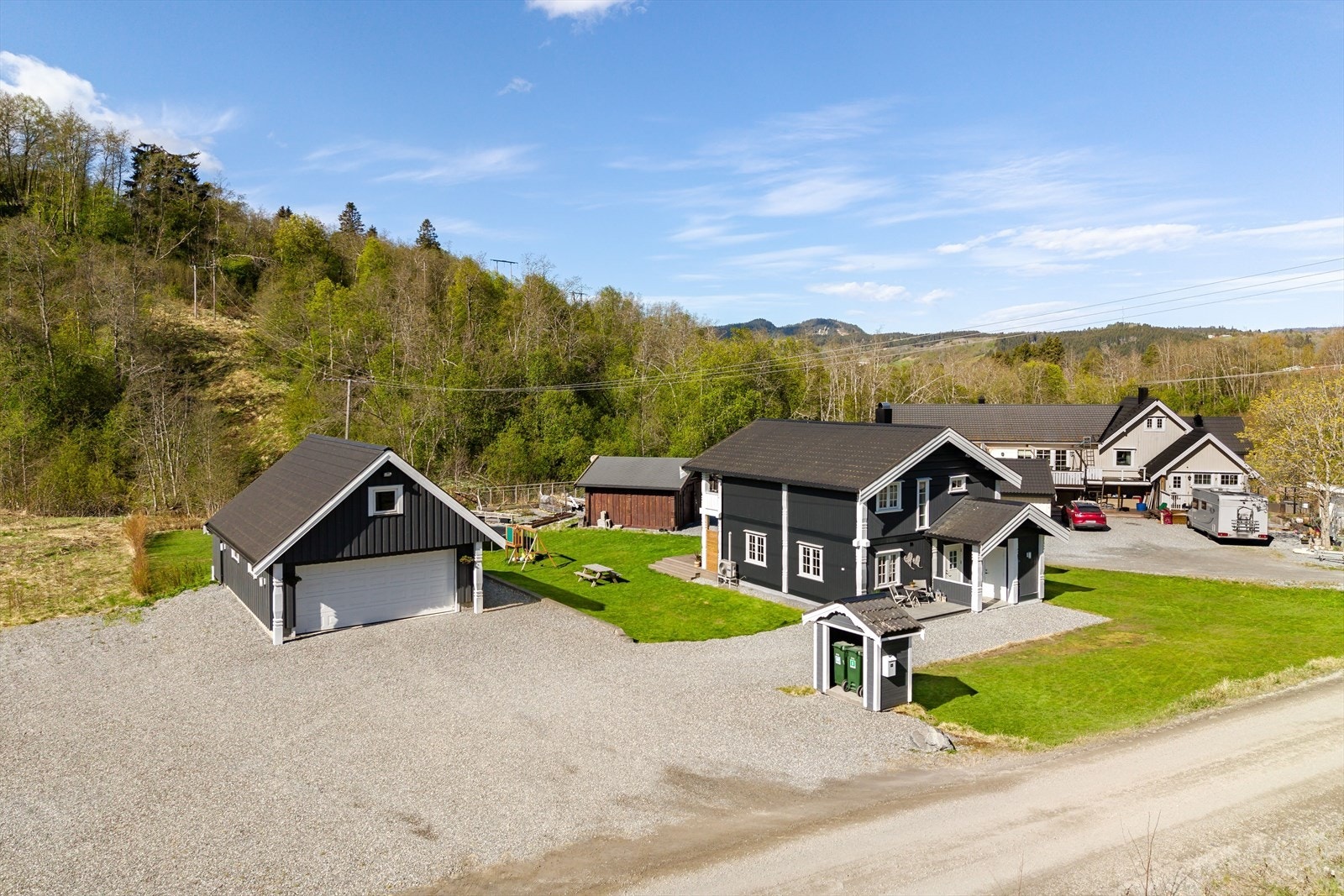 Orkanger ligger ca. 7 km unna og byr på alt av bymessige fasiliteter Galleribilde
