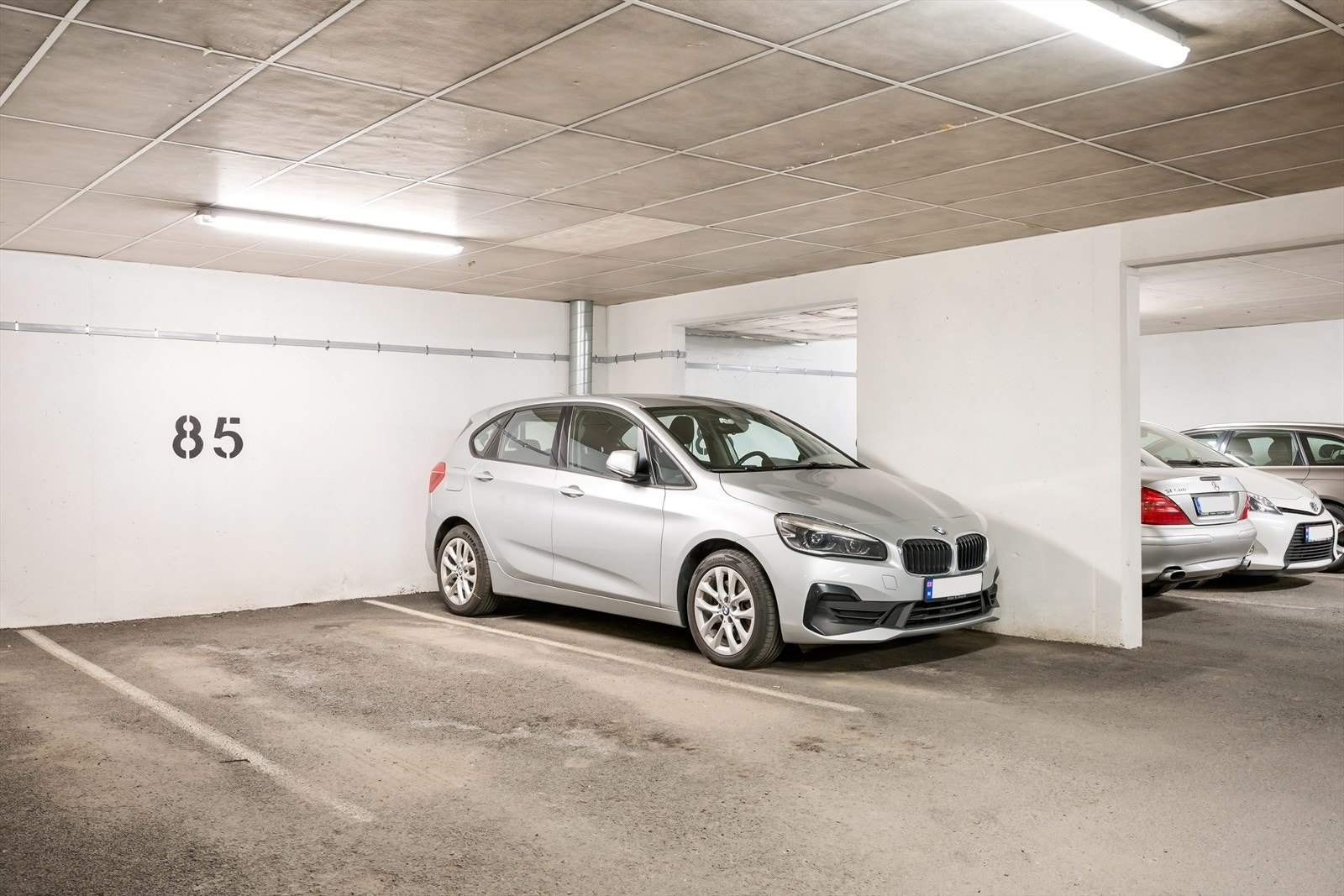 Fast garasjeplass i felles anlegg. Galleribilde