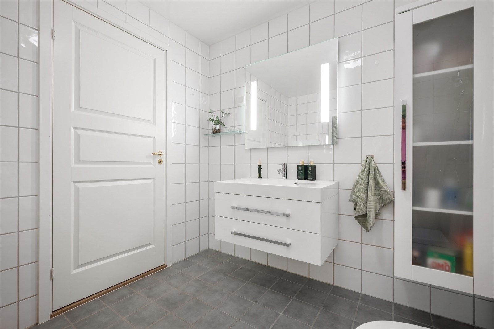 Opplegg for vaskemaskin på badet. Galleribilde