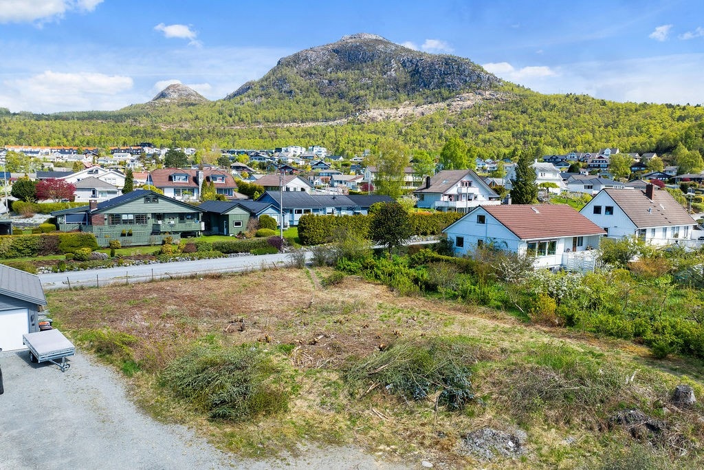 Her bor man midt i Førlandsringen med kort gange til både skoler, barnehager, idrettsanlegg, bussholdeplass og sentrum Galleribilde