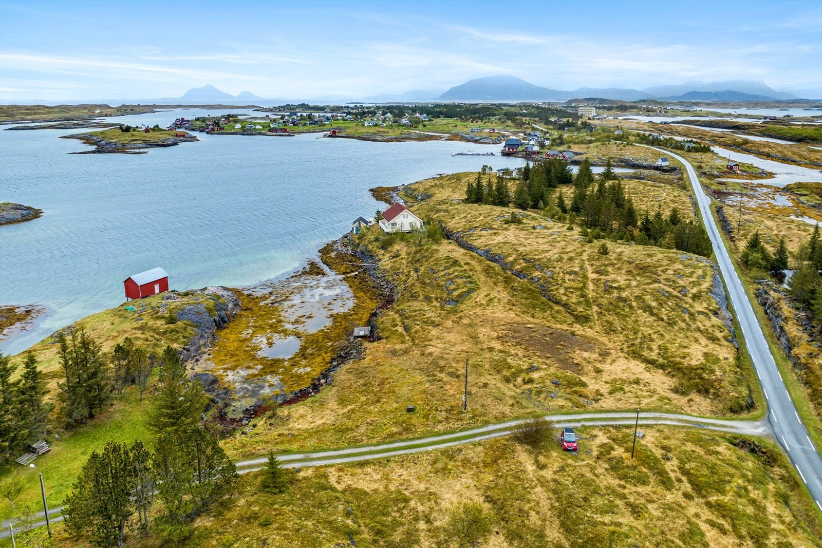 Eiendommen er ikke tilknyttet avløpsanlegg. Dersom eiendommen skal bebygges, må det etableres privat avløpsanlegg etter gjeldende regler. Galleribilde