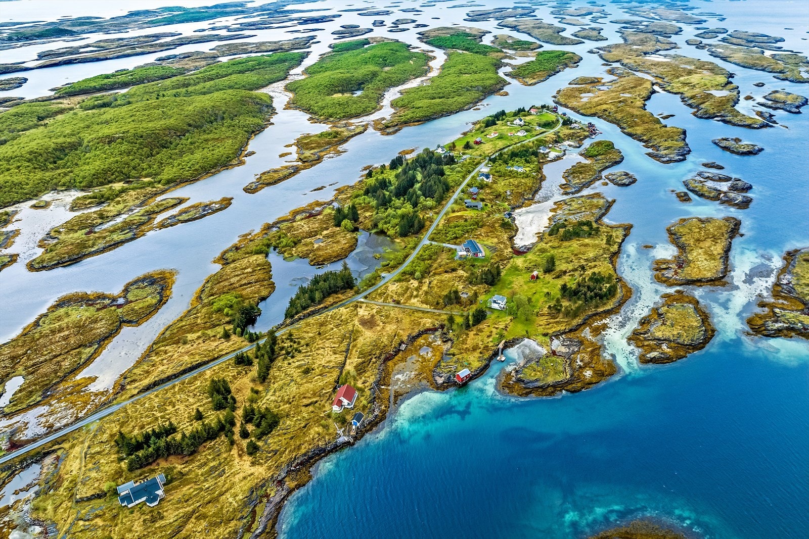 Her har du flott maritim utsikt mot hav, holmer og skjær..jpg Galleribilde