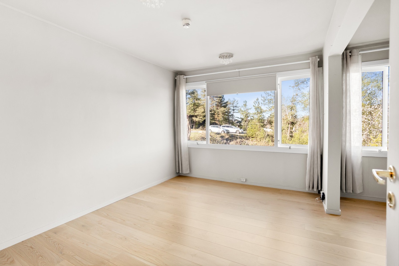 Entréområdet gir et lyst og ryddig førsteinntrykk. Galleribilde