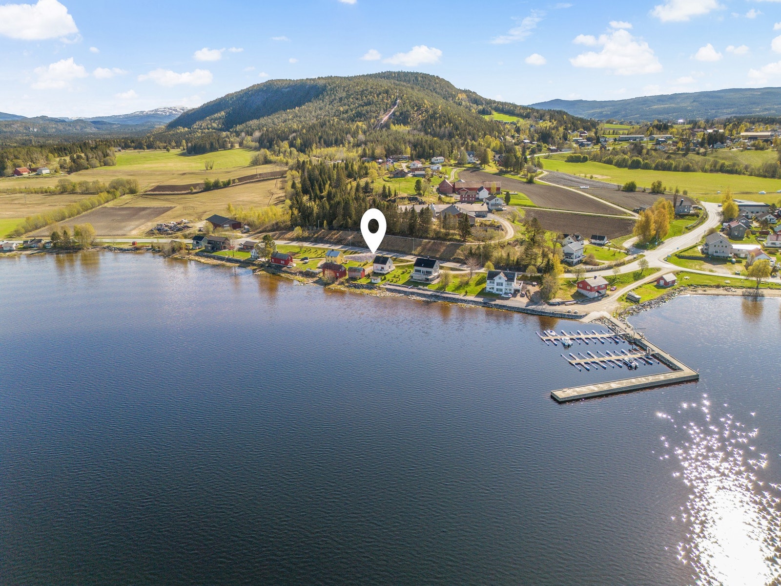 Sjelden beliggenhet helt nede ved Snåsavatnet. Galleribilde