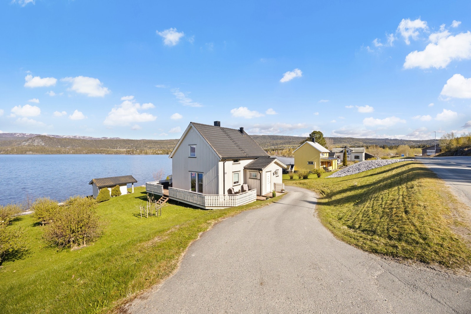 Sjarmerende enebolig med anneks og uthus. Galleribilde