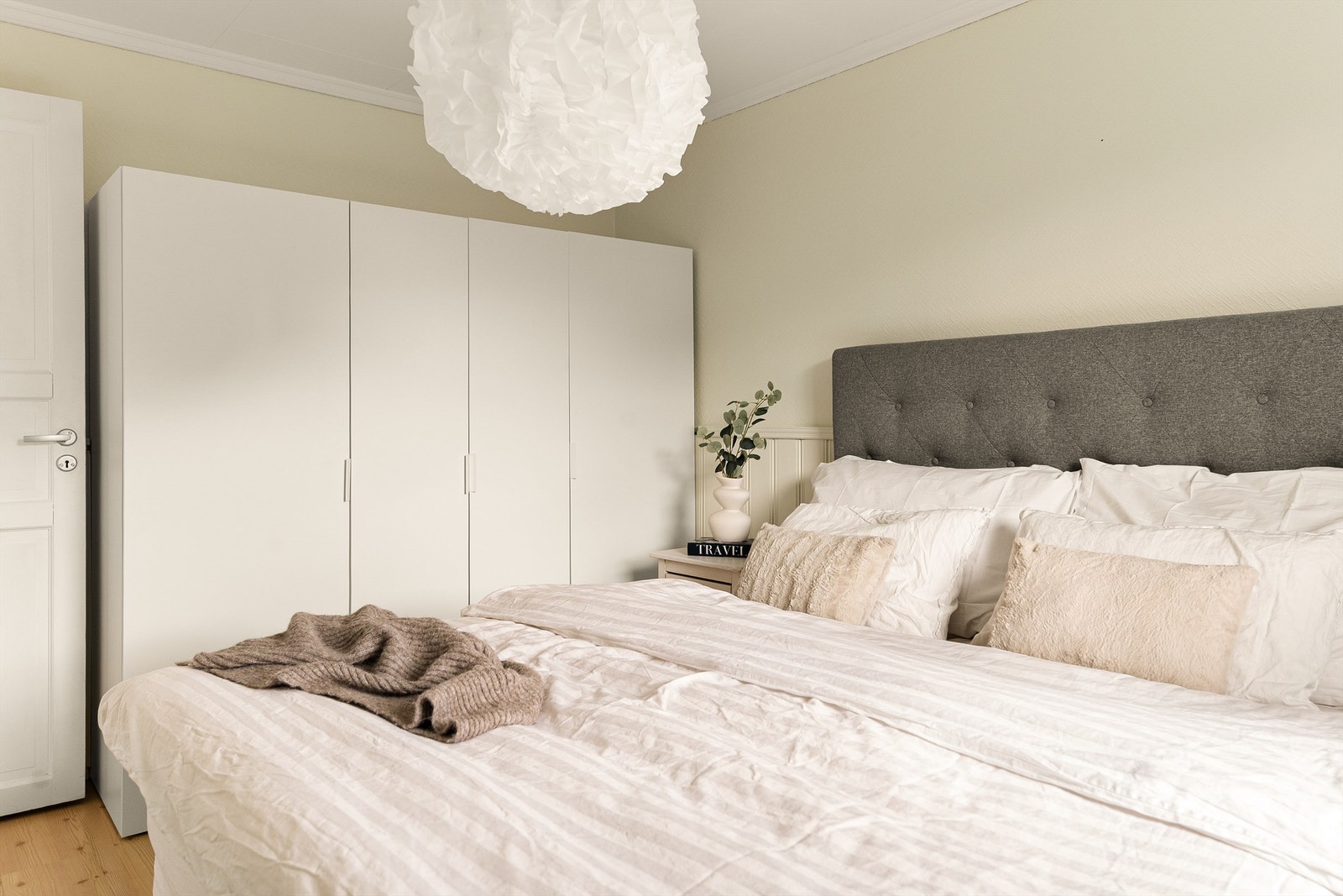 - Innredet med garderobeskap - Galleribilde
