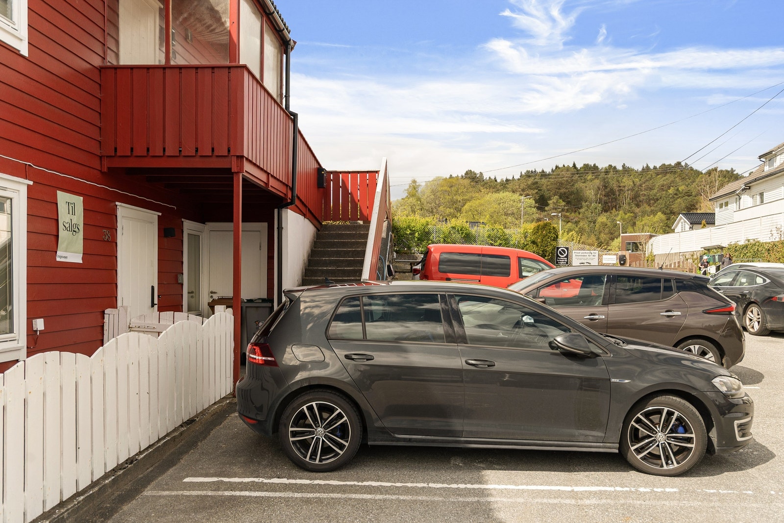 - Fast parkeringsplass like utenfor leiligheten - Galleribilde