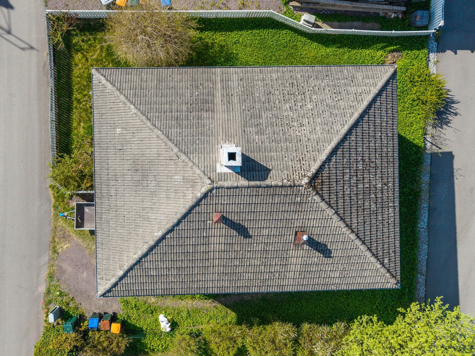 Dronebilde over eiendommen. Galleribilde