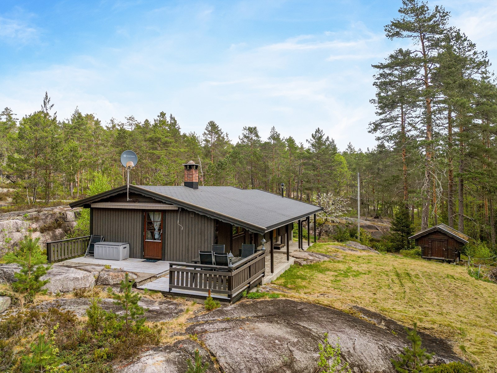 En kort kjøretur unna ligger Lifjell skisenter og Bø Sommarland, som gir aktiviteter for alle årstider. Galleribilde